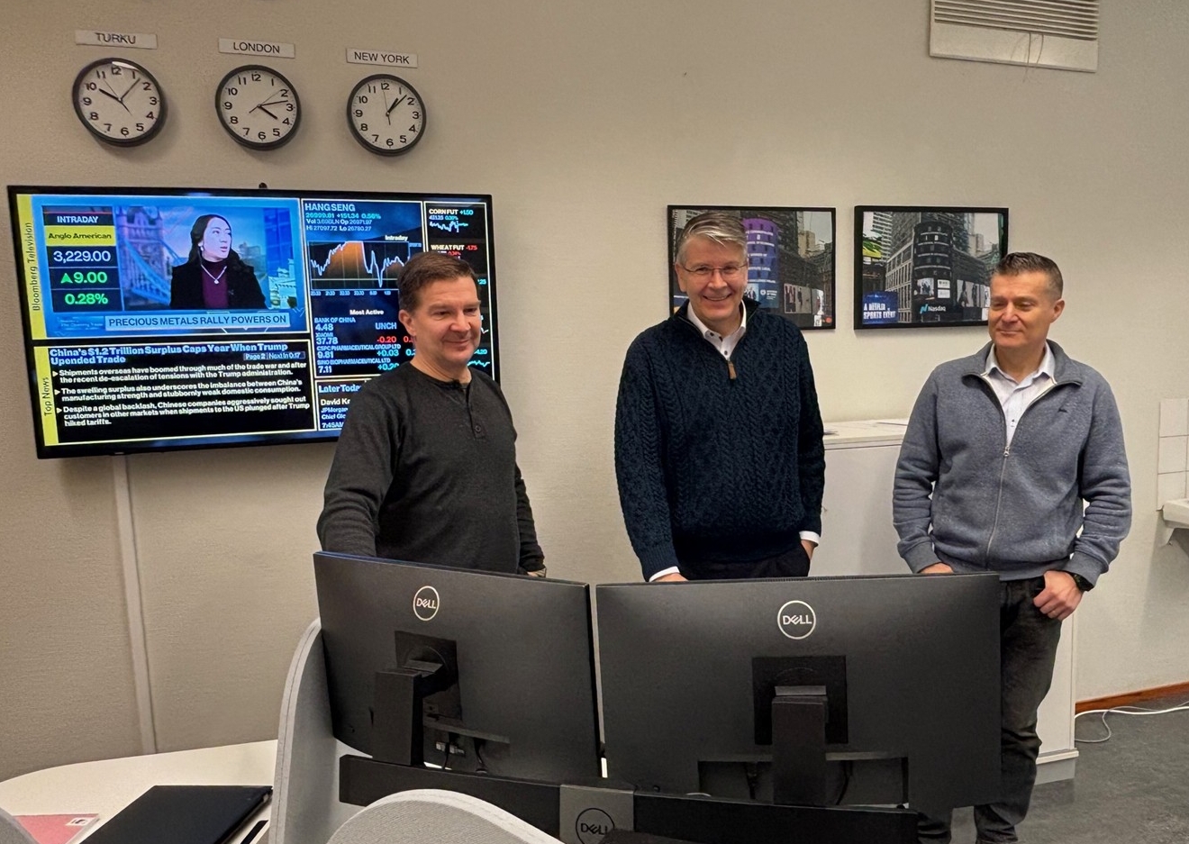 Picture of faculty members at the Finance Lab